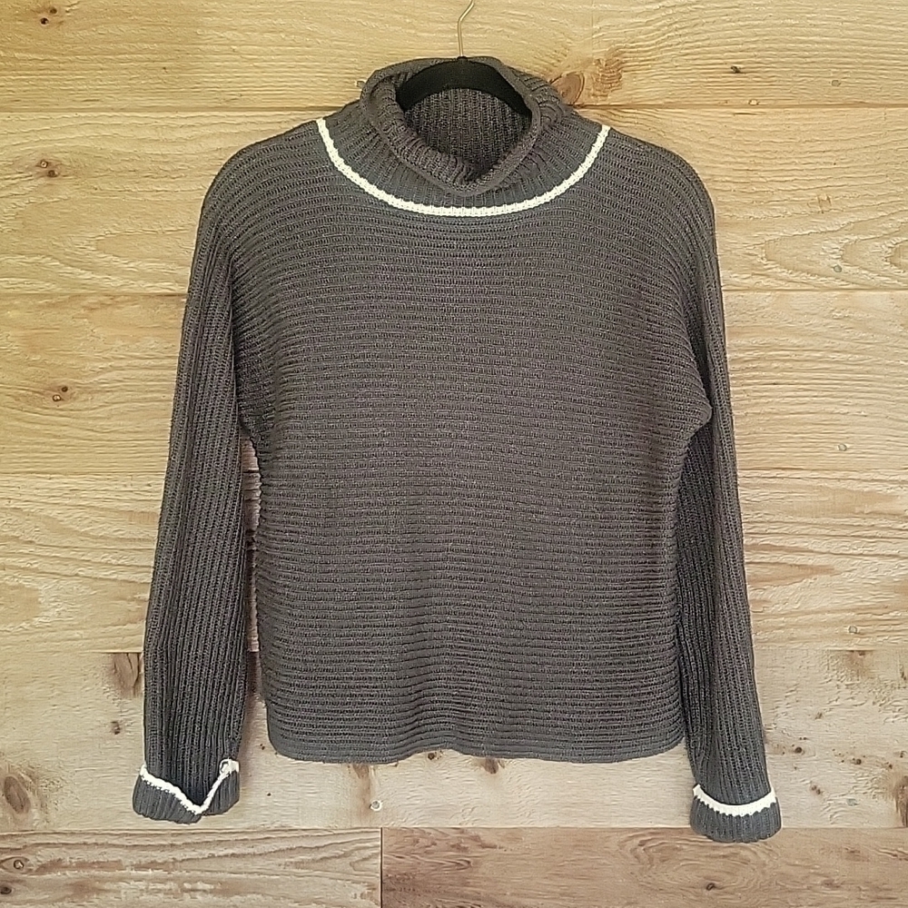 Romeo + Juliet Couture Grey Mock Neck Sweater with White Trim Size Medium